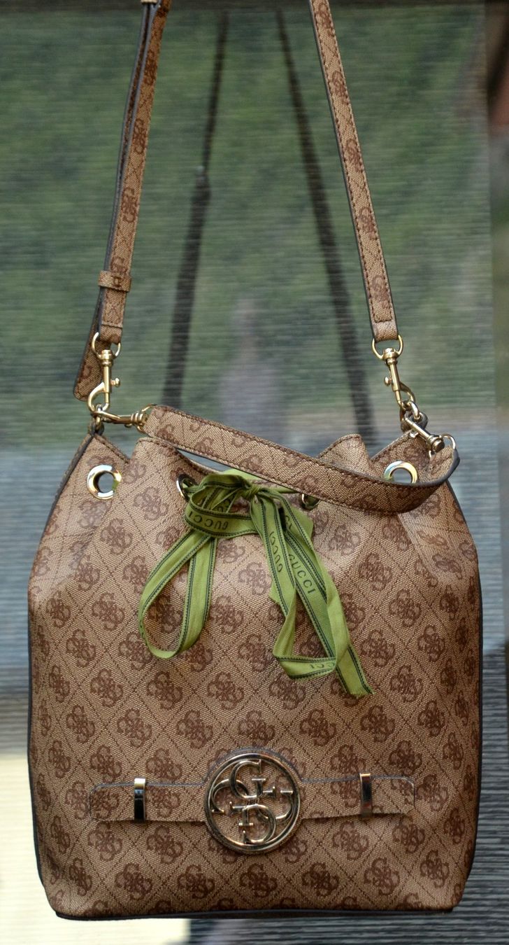 Guess Borse da donna: Guess Tasche / sac – Usato da Collonges venduto da arashee 1