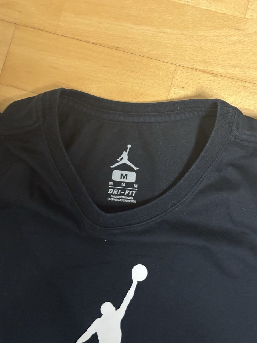 T-shirt: Tshirt  – Usato da Weinfelden venduto da jos_nl7m 1