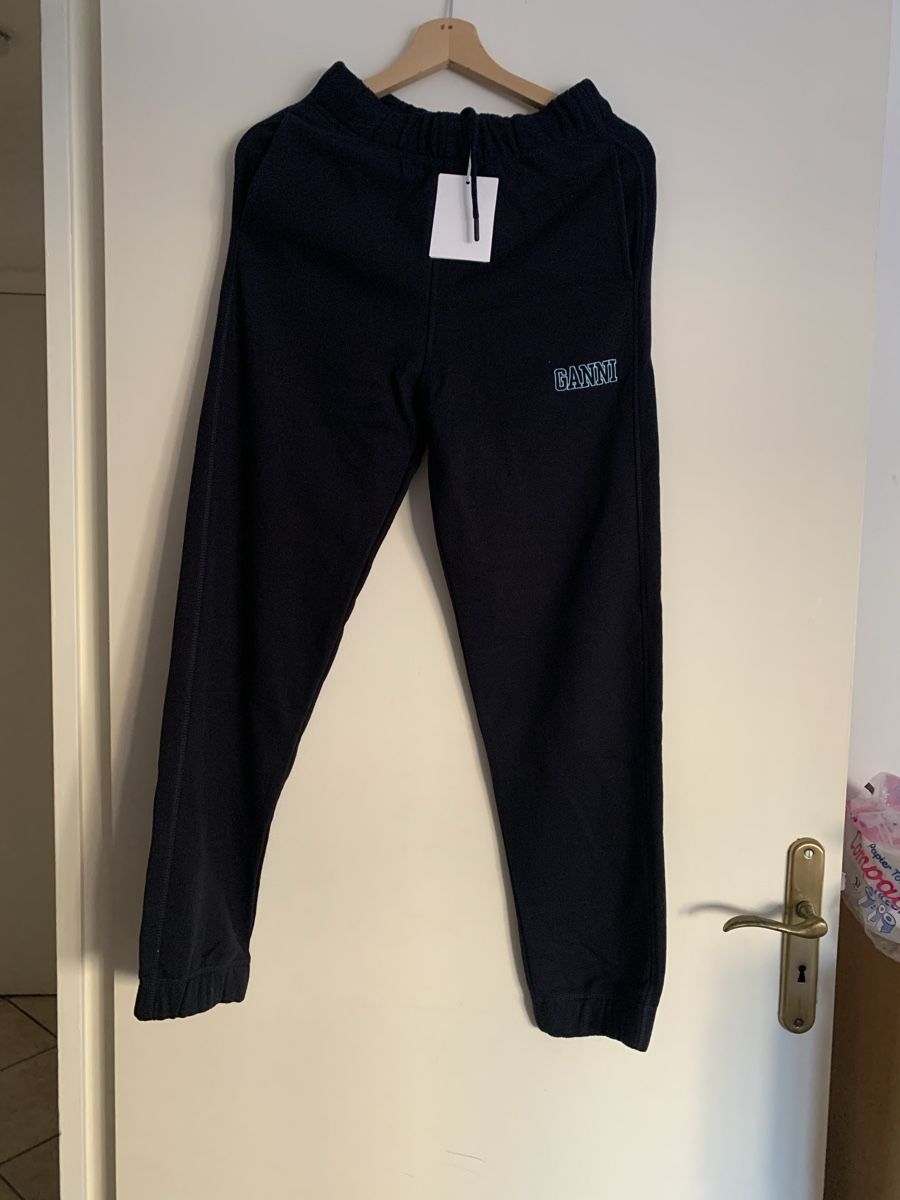 Ganni Pantaloni: Pantalon jogging bleu nuit Ganni – Nuovo e nell'imballaggio originale da Genève venduto da rez_c6c6