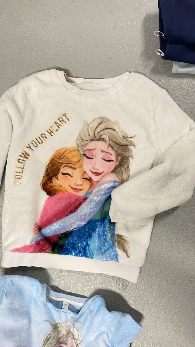 Lotti & Set di vestiti: Elsa Kleider Set 5-6 Jäjrig – Usato da Beinwil (Freiamt) venduto da Akgeun 2