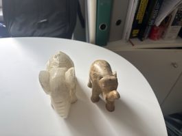 Zwei Elefanten Figuren aus Stein in gutem Zustand