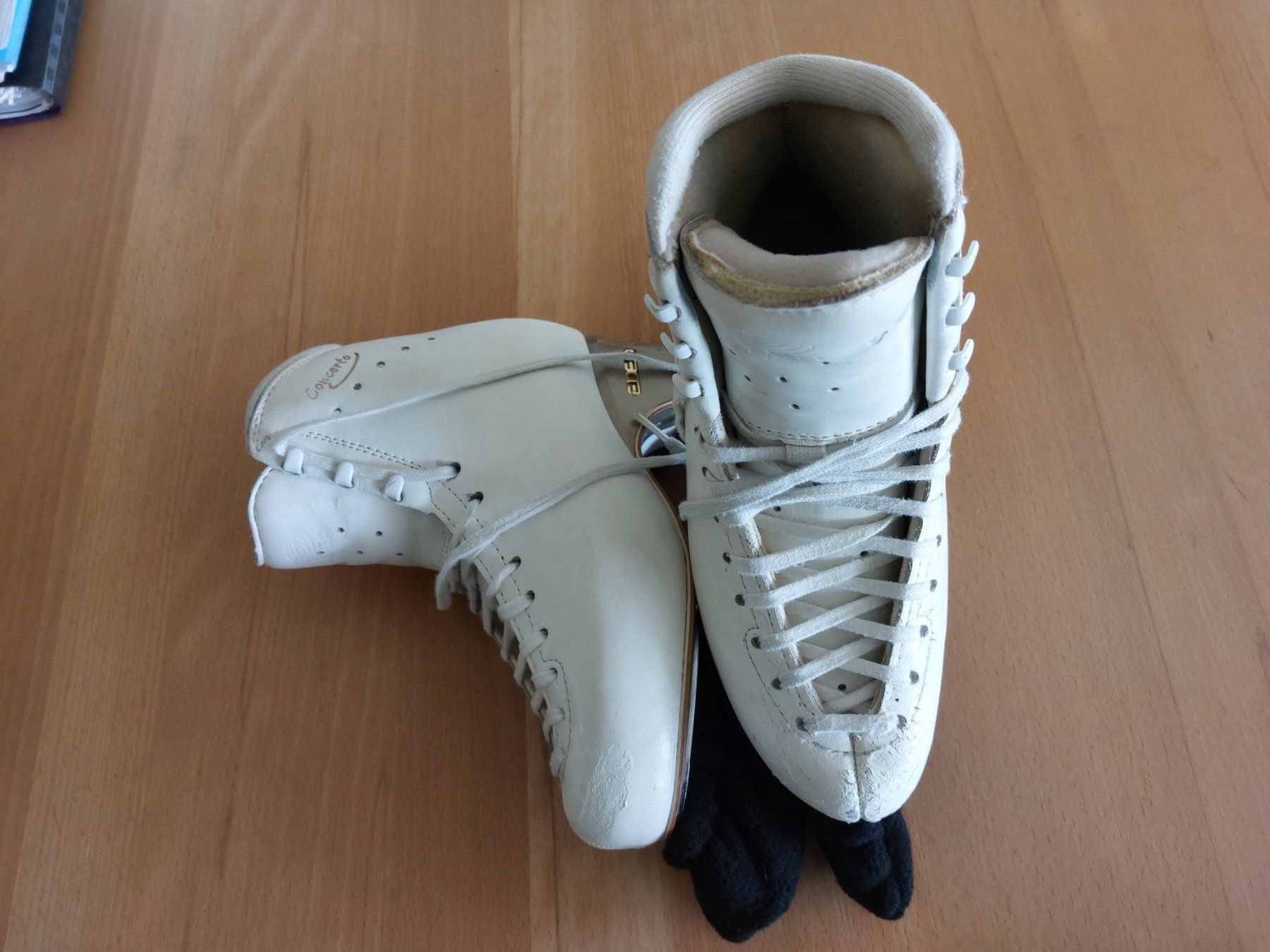Edea Pattini da ghiaccio: Patins Edea concerto 240 – Usato da Delémont venduto da Petitlutin