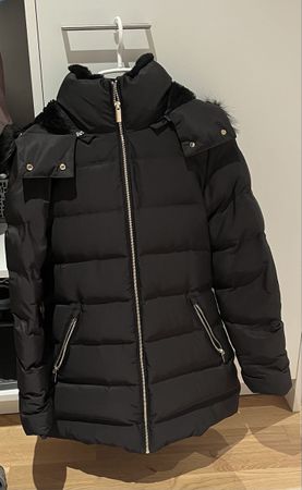 Damen Winterjacke schwarz mit Kapuze guter Zustand