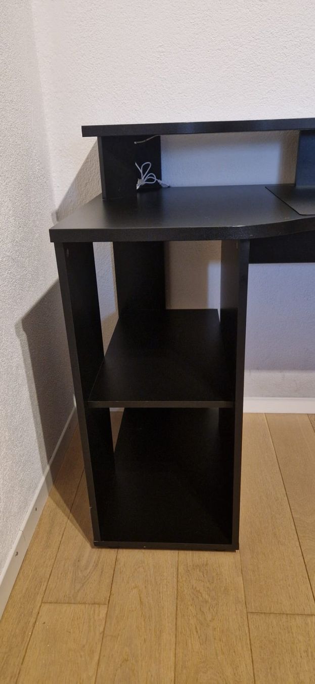 Schreibtische: Schreibtisch – Gebraucht aus Steinen von vani_manc 1