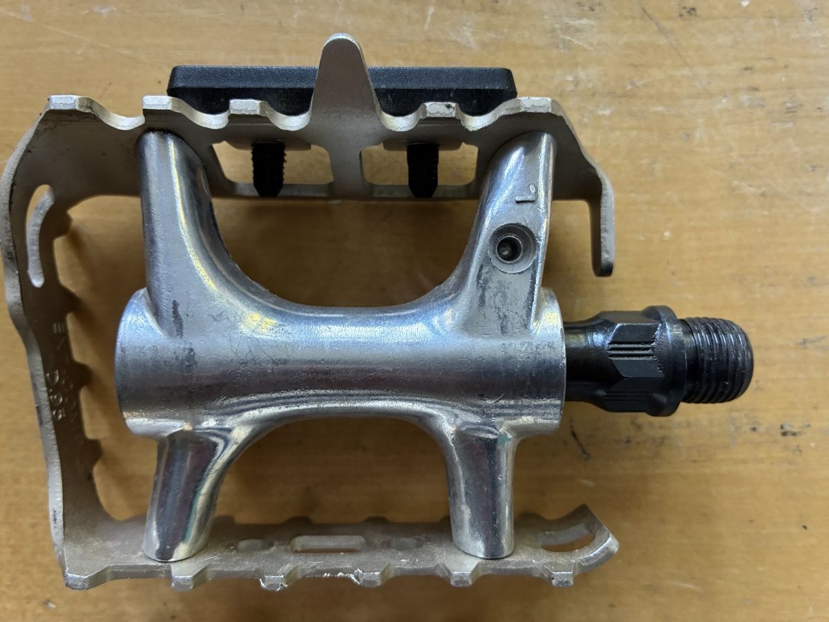 Pezzi di ricambio: Velopedale – Usato da Riehen venduto da J.-M. 2