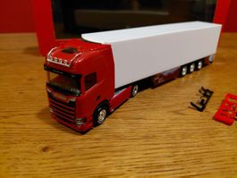Herpa Scania CS dunkelrot mit Kühlauflieger 1:87