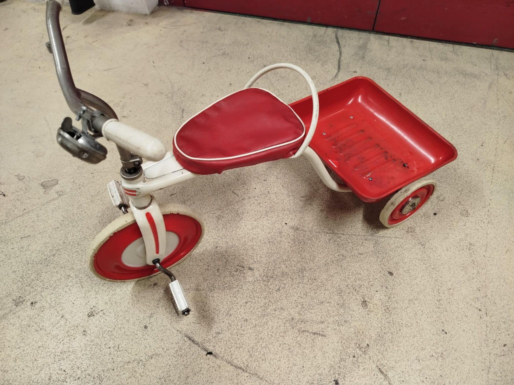 Fahrzeuge für Kinder: Tricycle ( nr 1 ) – Gebraucht aus La Chaux-de-Fonds von Emmaus2300CDF