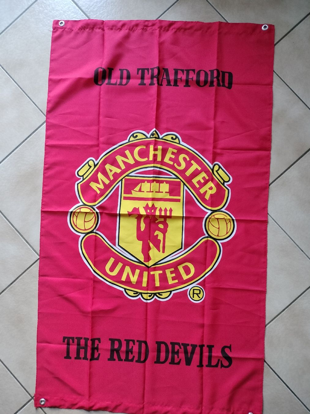 Manchester United Bandiere: Manchester Unitet Banner – Usato da Schwanden Sigrisw venduto da len_9yqg
