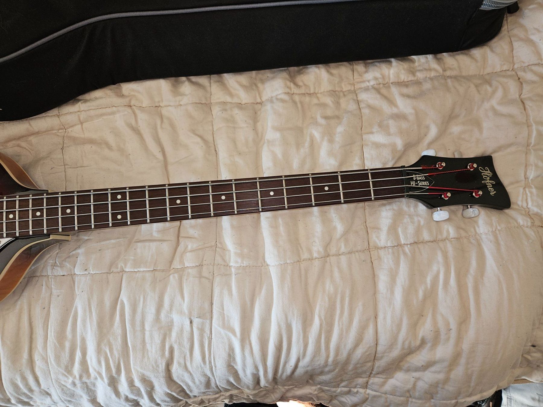 Höfner Musikinstrumente: Basse Höfner + bag – Gebraucht aus Genève von flo_9rh8 2