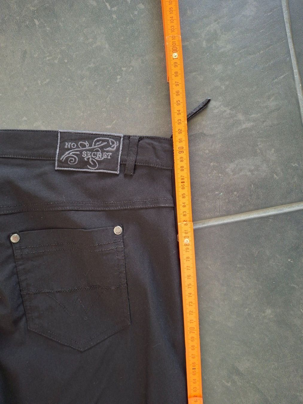 Pantaloni: Schwarze Hose,Grösse 48, Top Zustand – Nuovo (secondo la descrizione) da WALTERSWIL SO venduto da thb_ybm8 3