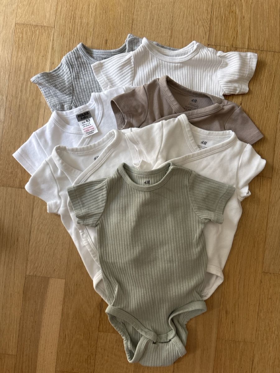 Lotti & Set di vestiti: 7 kurzarm-, Wickelbodyset 62 – Usato da Zürich venduto da Mmiimmoottoo
