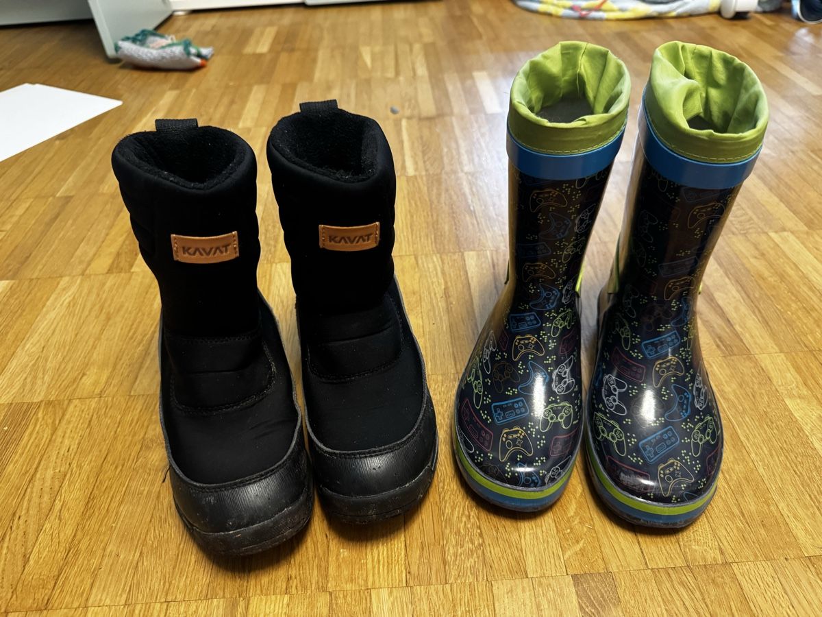 Scarpe per ragazzi: Schuhpaket 30/31 – Usato da Bätterkinden venduto da car_c9dt