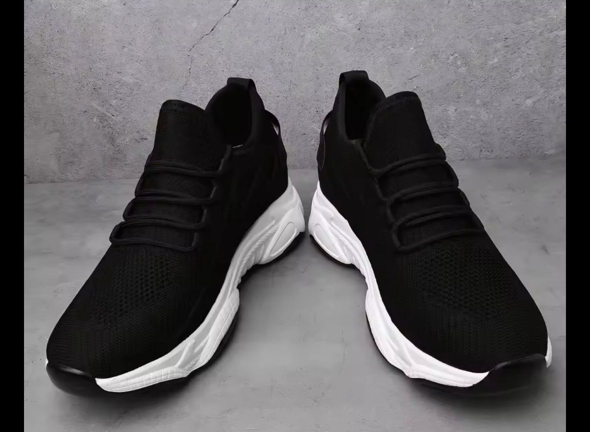 Scarpe da uomo: Chaussures sport noires et blanches - Taille 39 – Nuovo (secondo la descrizione) da Avry-sur-Matran venduto da Anarda 2