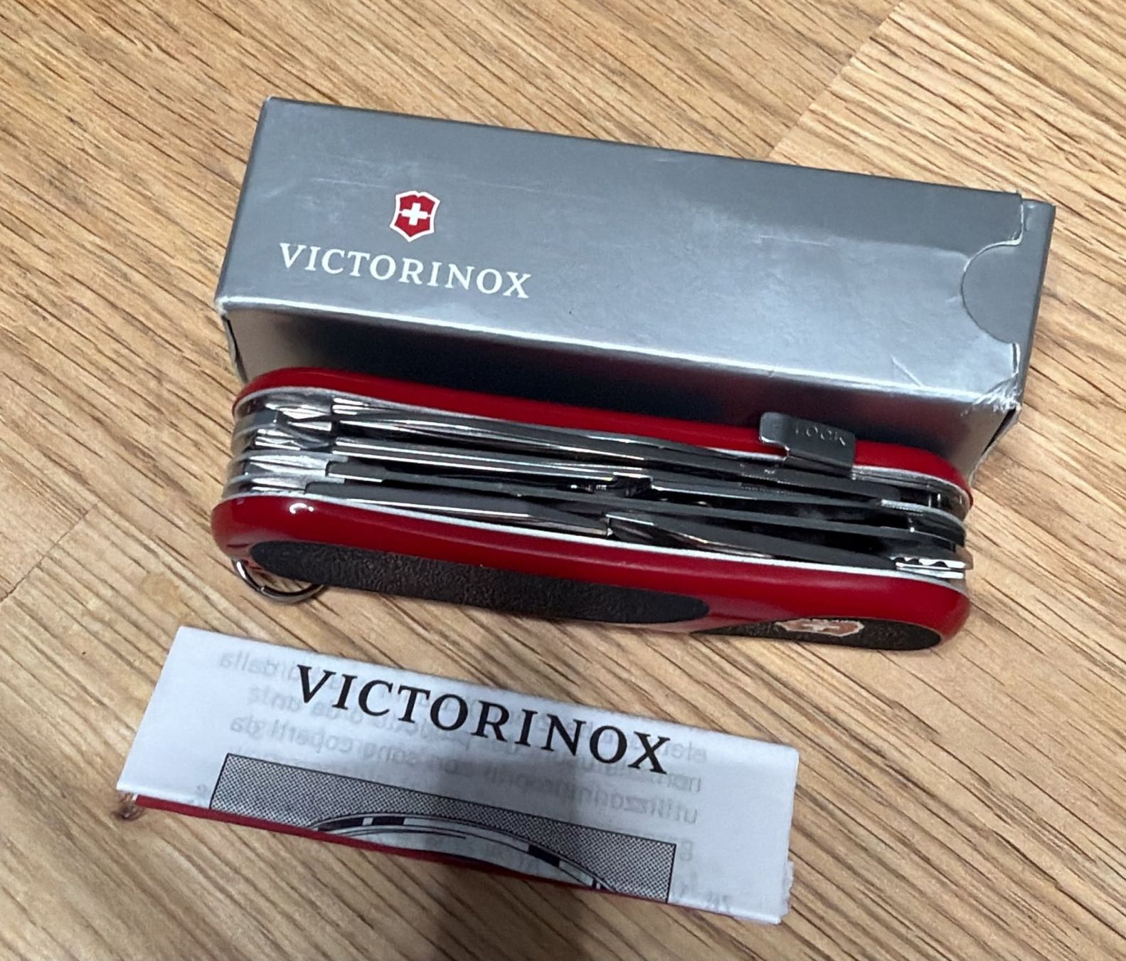 Victorinox Taschenmesser: VICTORINOX  SACKMESSER  EVOGRIP S17 RED/BLACK – Neu und originalverpackt aus Zürich von Frei-Occasionen 4