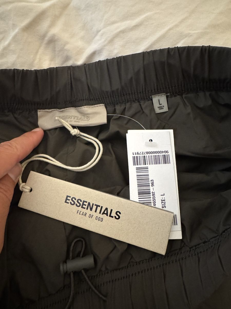 Fear of God Hosen: Fear of god Essentials running Short L – Neu und originalverpackt aus Rapperswil SG von pli_fz9r 2
