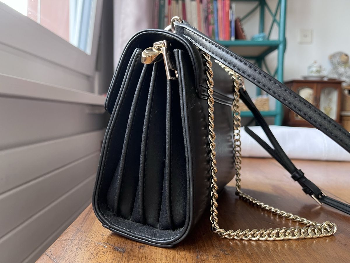Taschen für Damen: Seidenfelt Handtasche – Gebraucht aus Wil SG von aiy_fnm9 2