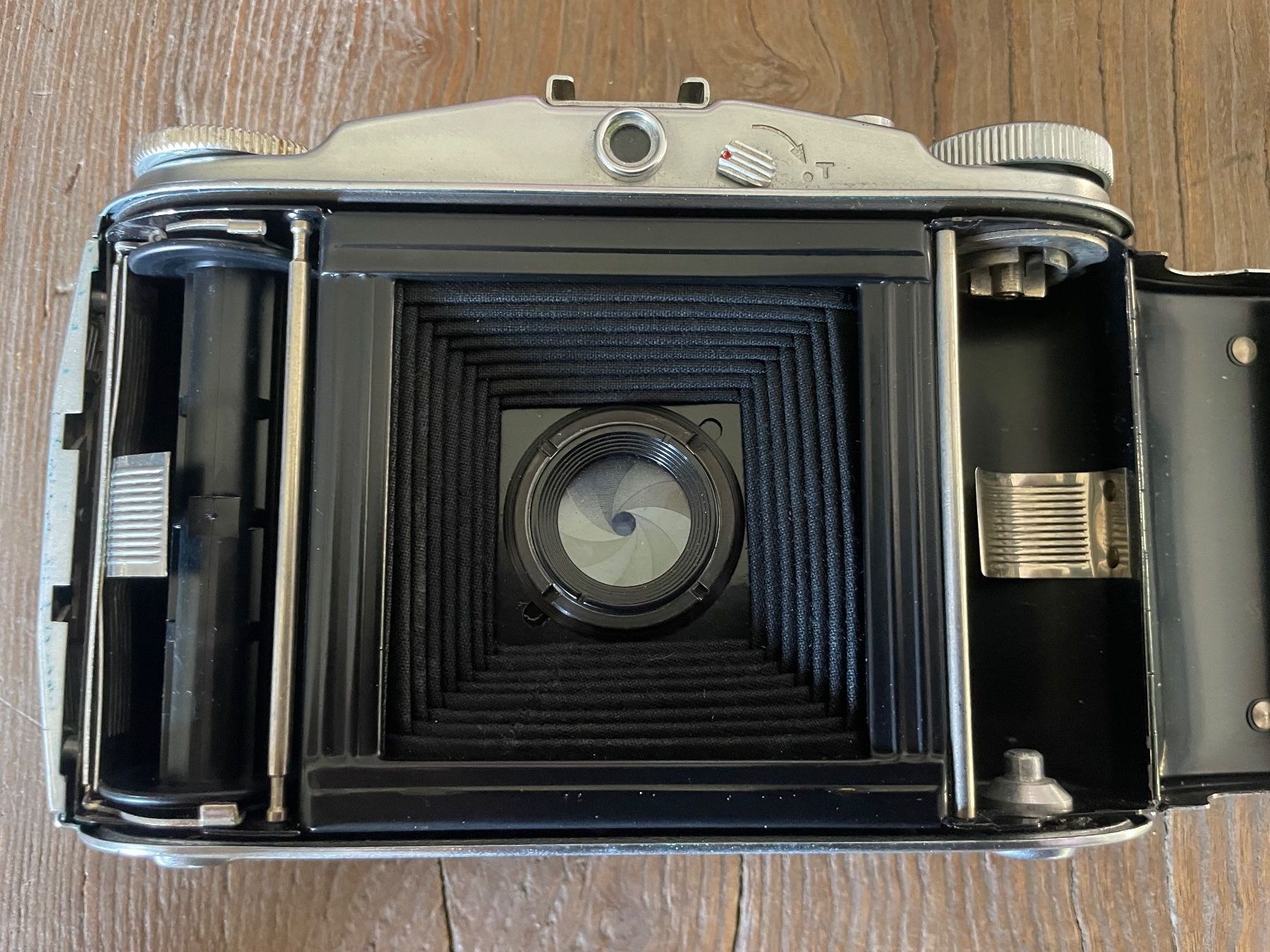 Agfa Fotocamera: Agfa Isolette II Faltkamera mit Ledertasche – Usato da Volketswil venduto da rubin74 7