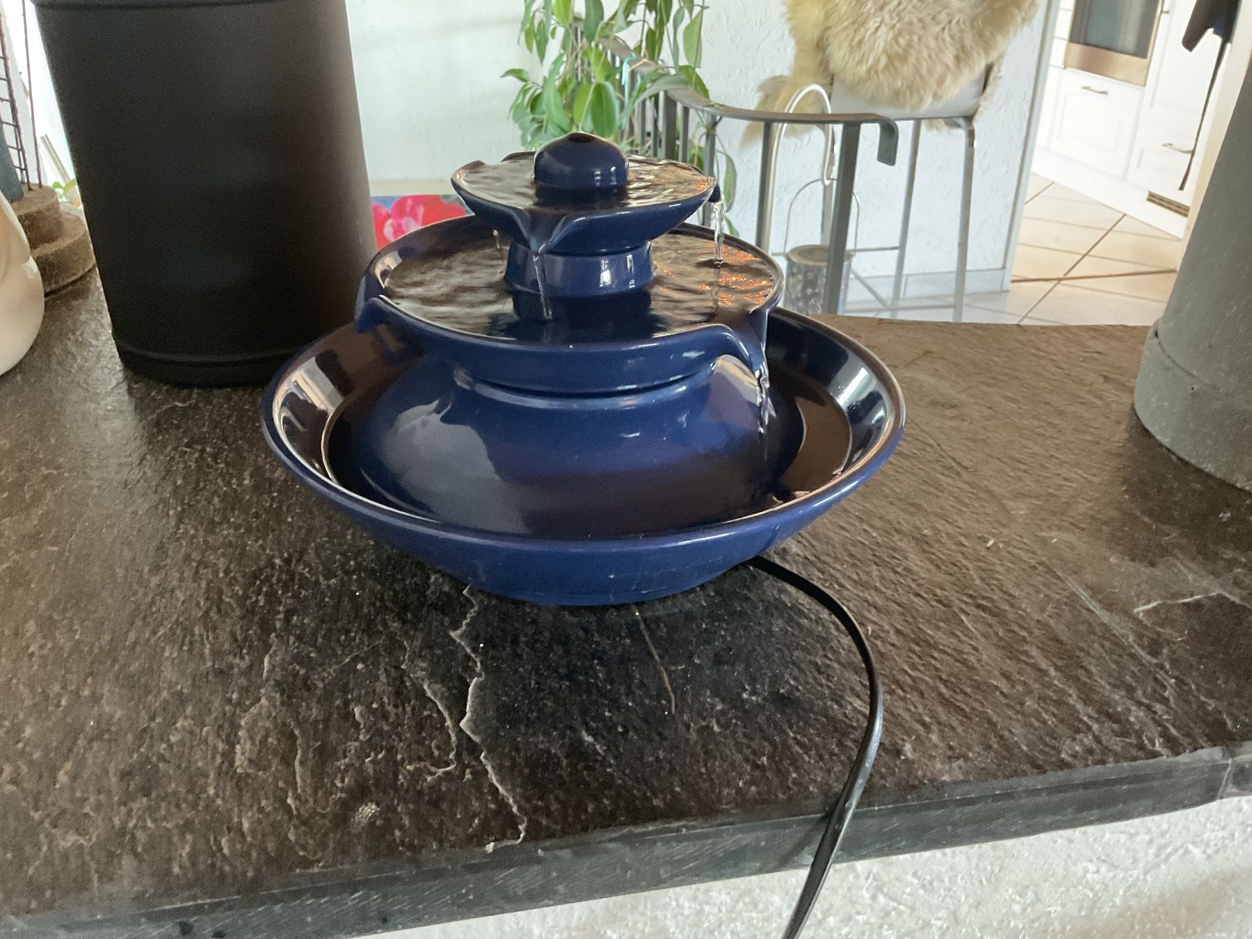 Stagni & Fontane ornamentali: Zimmerbrunnen dunkelblau funktionstüchtig – Usato da Thalwil venduto da Mustang.California 2