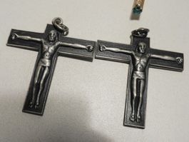 Kreuz Anhänger 4 Kreuz-Anhänger  5 x 5 cm 2 gleiche Kreuze