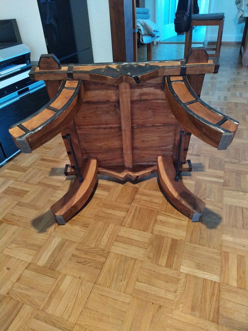 Tavoli: Table basse "charette à boeuf" style indien – Usato da Le Mont-sur-Lausanne venduto da Atelier_Rezart 5