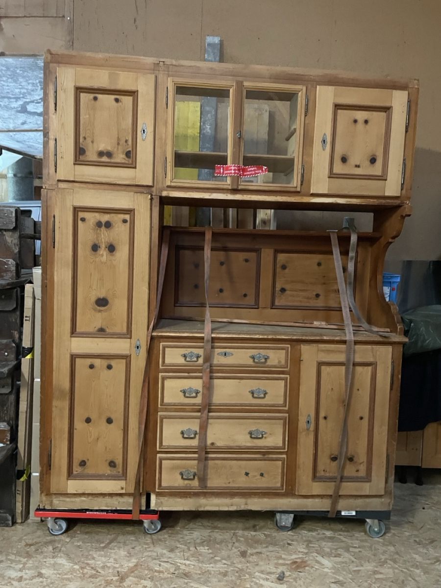Büffets: Arven- Buffet Vitrine akzeptabel – Gebraucht aus Klosters von msc_5jws