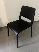 4 chaises noires 