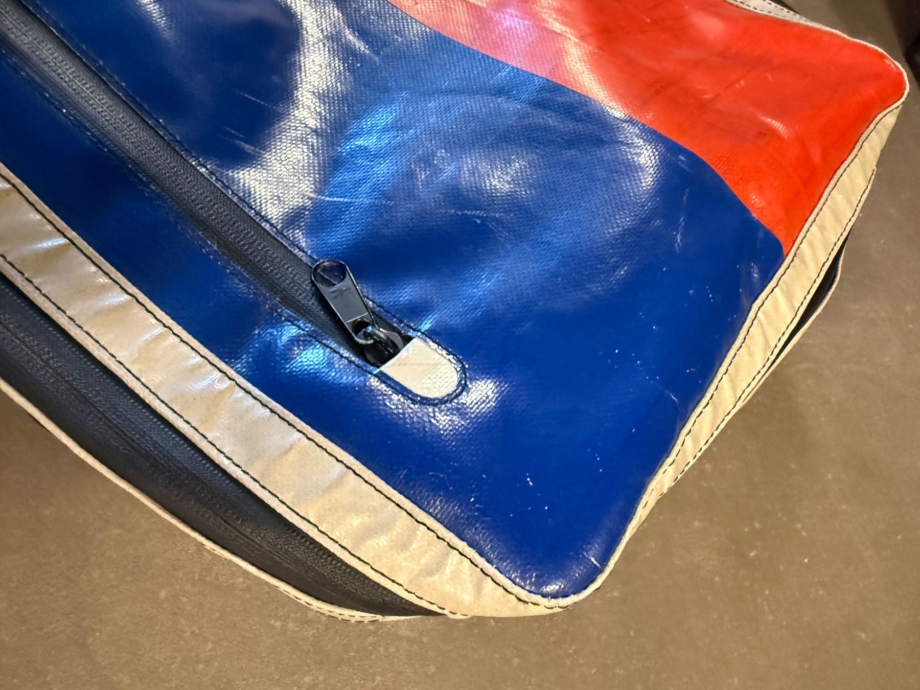 Freitag Zaini: FREITAG Rucksack - Ticino Style - blau, rot und hellgrau – Usato da Rheineck venduto da AdamGerald 1