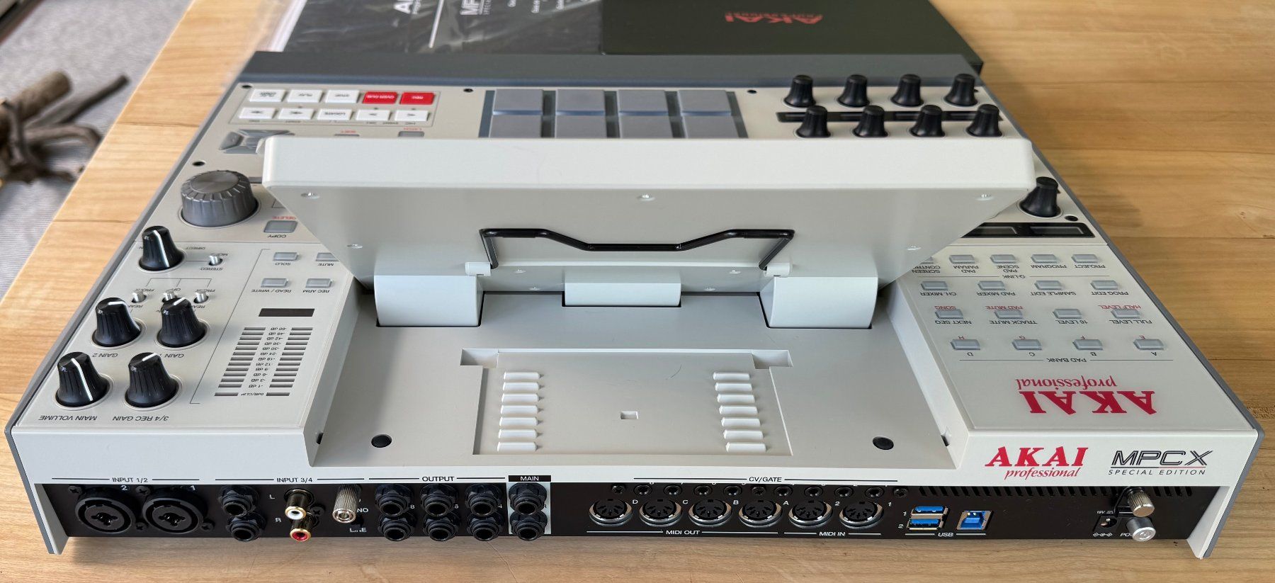 Akai Strumenti musicali: Akai Pro MPC X Special Edition SE mit SSD – Usato da Thun venduto da Jgantch 3