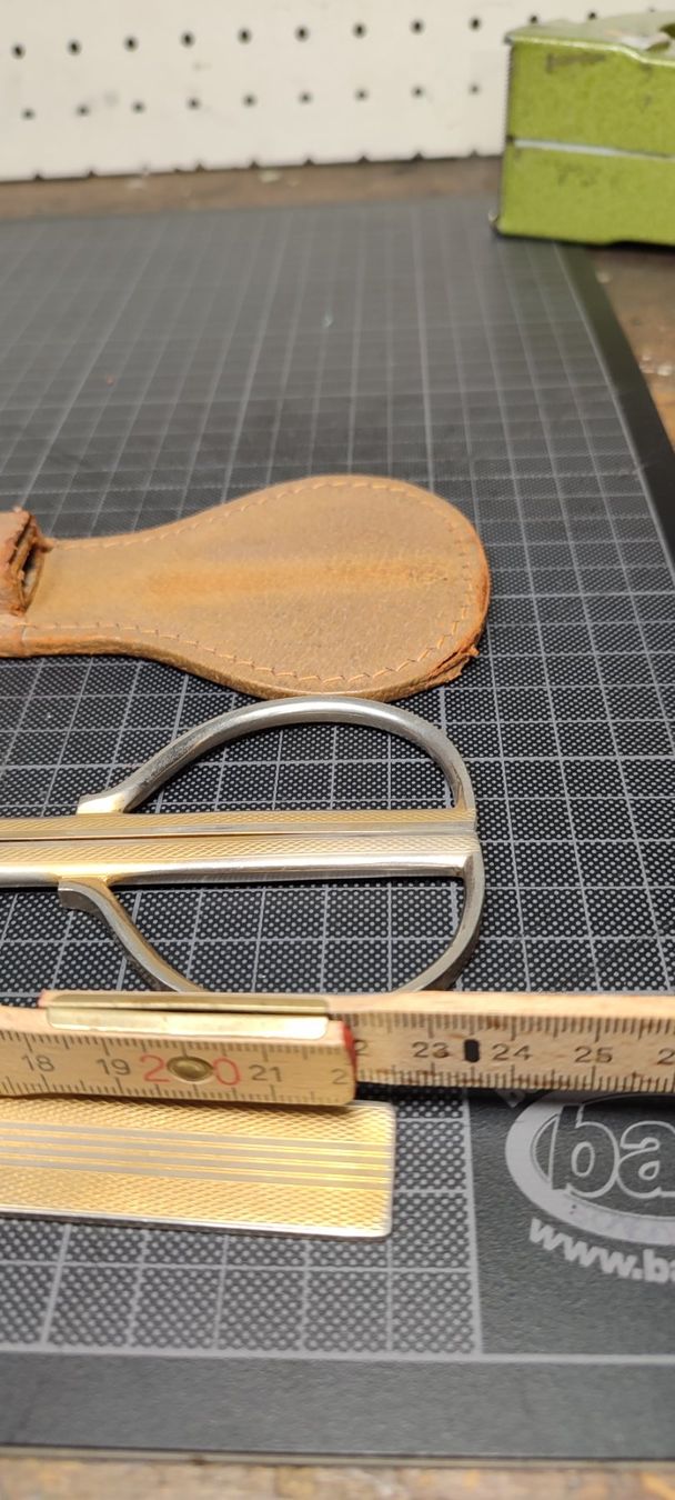 Altro materiale per ufficio: Wunderschönes Leder Etui mit  Schere Brieföffner vonSolingen – Usato da Gelterkinden venduto da MYSTOREFORYOU4460 4