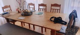 Tisch aus Tannenholz mit 6 Stühlen