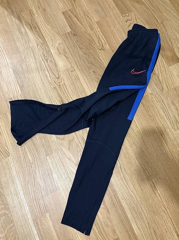 Hosen: Training Nike Xs  – Neu und originalverpackt aus Lausanne von ahm_9l9k