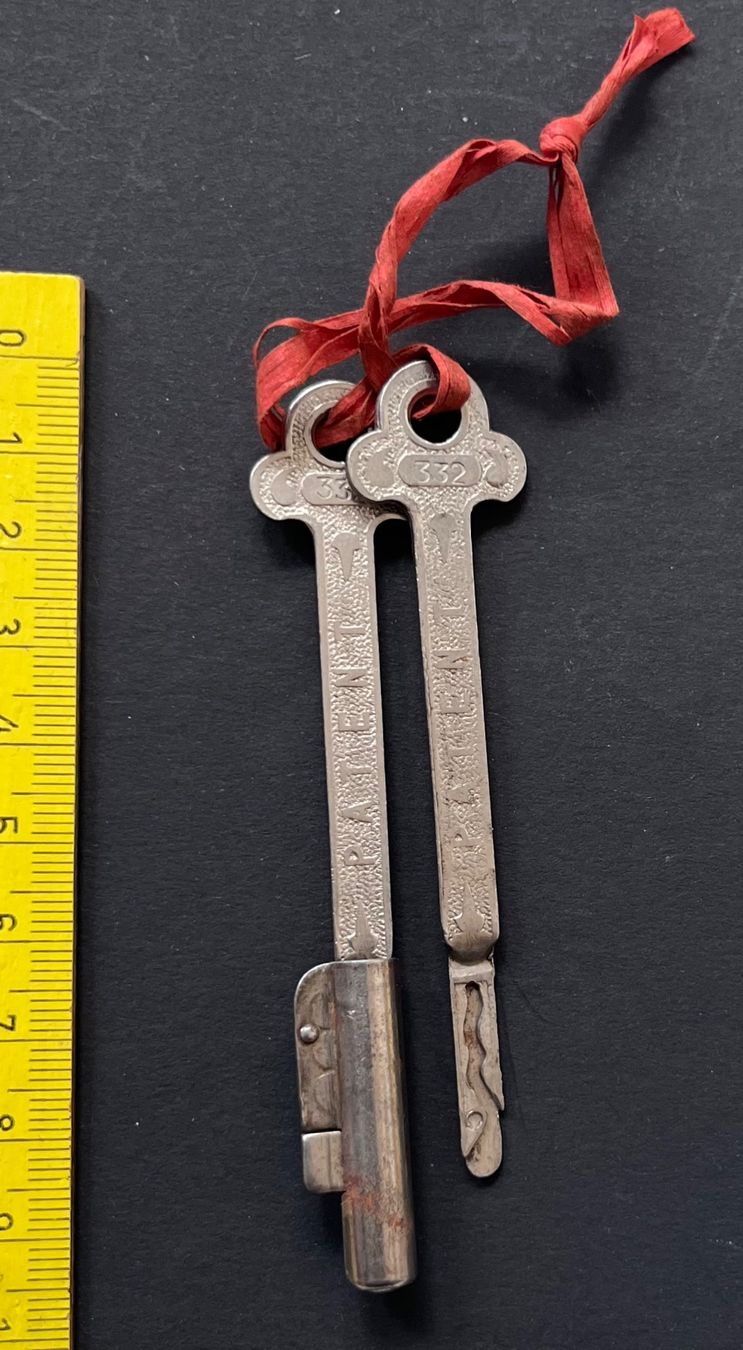 Schlüssel: 2 Schlüssel Kobold 2 Stk antik – Gebraucht aus Ostermundigen von DaxKarten-75 1