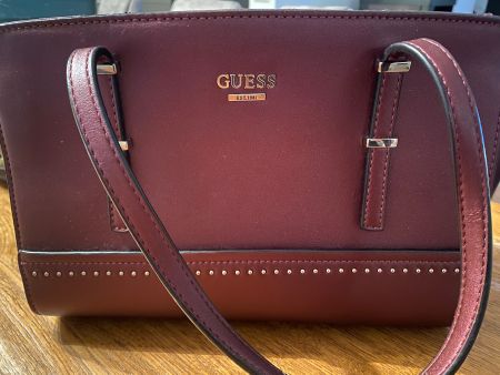 Guess Handtasche, bordeauxrot