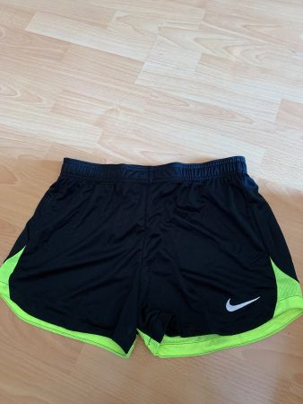 Joli short neuf Nike Dri-Fit taille M