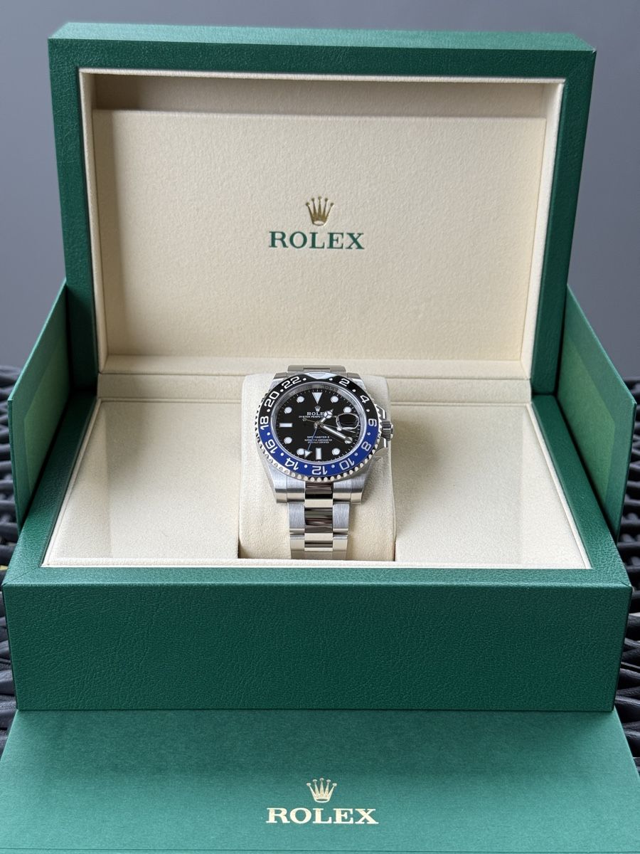 Rolex Orologi: Rolex GMT Master II Batman 12.2025 NEU Fullset – Nuovo e nell'imballaggio originale da Glattpark(Opfikon) venduto da Sonnenzeit99
