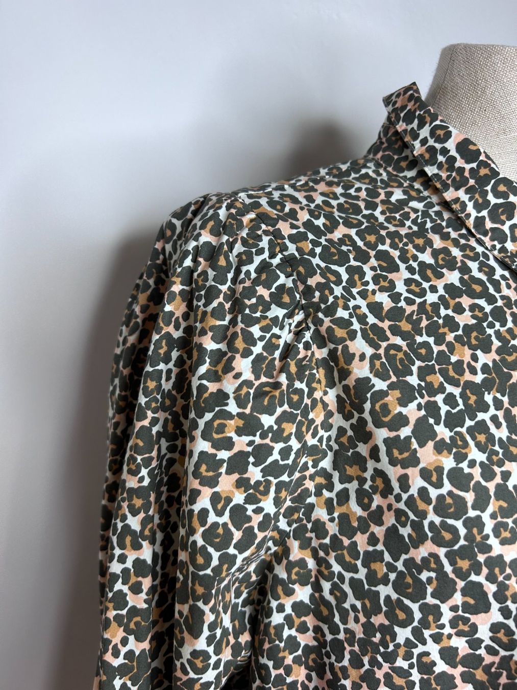 Other Stories Blusen: Sissy Boy Bluse mit Leopardenprint – Neu (gemäss Beschreibung) aus St. Gallen von look-twice 1