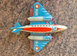 Flugzeug aus Blech, ca. 70jährig