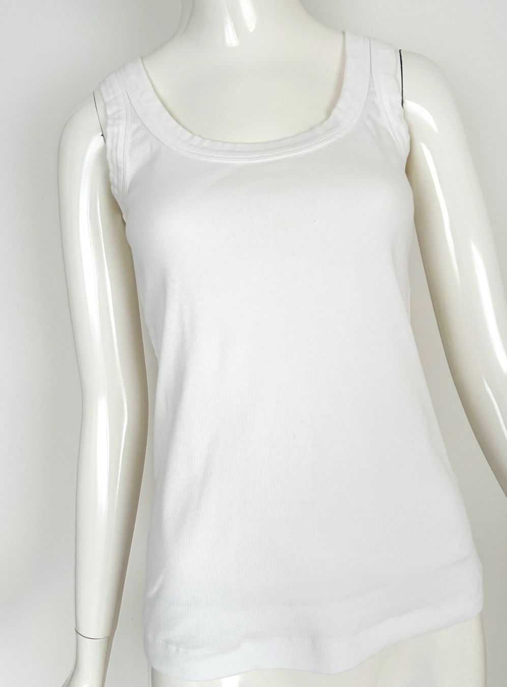 Marc Cain Tops: Marc Cain Ripp-Tanktop weiss - EU 36 – Gebraucht aus Bottmingen von Merkur_Basel