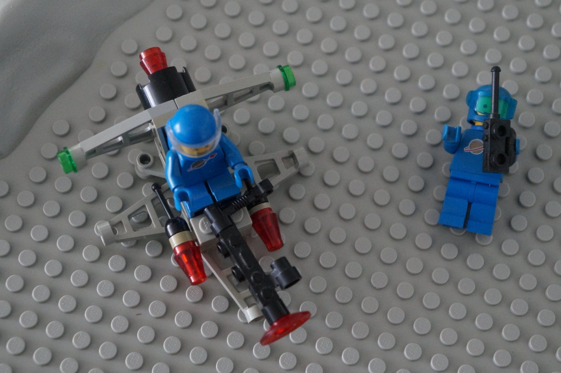 Lego Giocattoli: Lego Space Platten und Figuren – Usato da bronschhofen venduto da blackpearl01 1