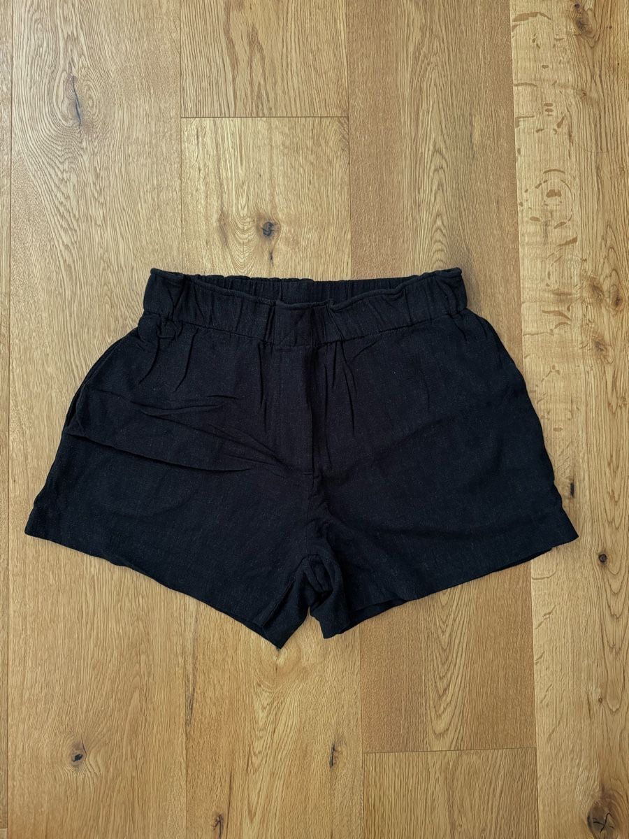 Weekday Pantaloni: Weekday Shorts, Gr. 36 – Usato da Interlaken venduto da fbnscl