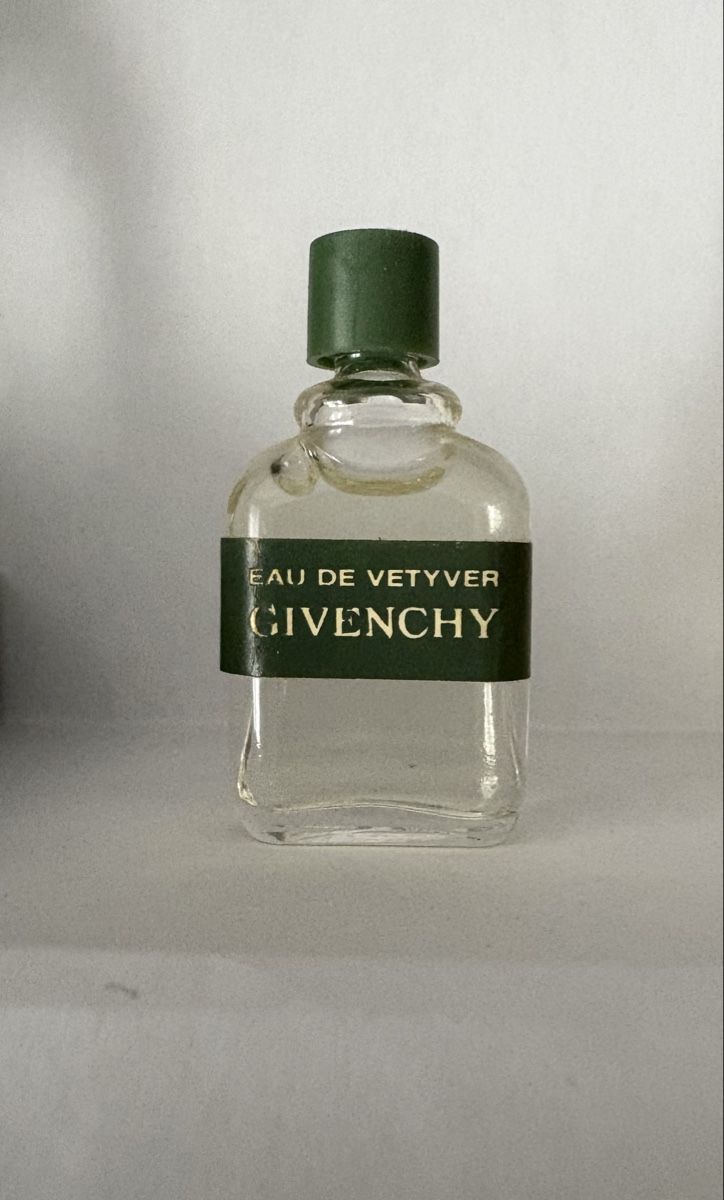 Givenchy Flaconi: Givenchy collection miniature flacon Eau de Vetyver RARE – Usato da Crans  Montana venduto da proff 1