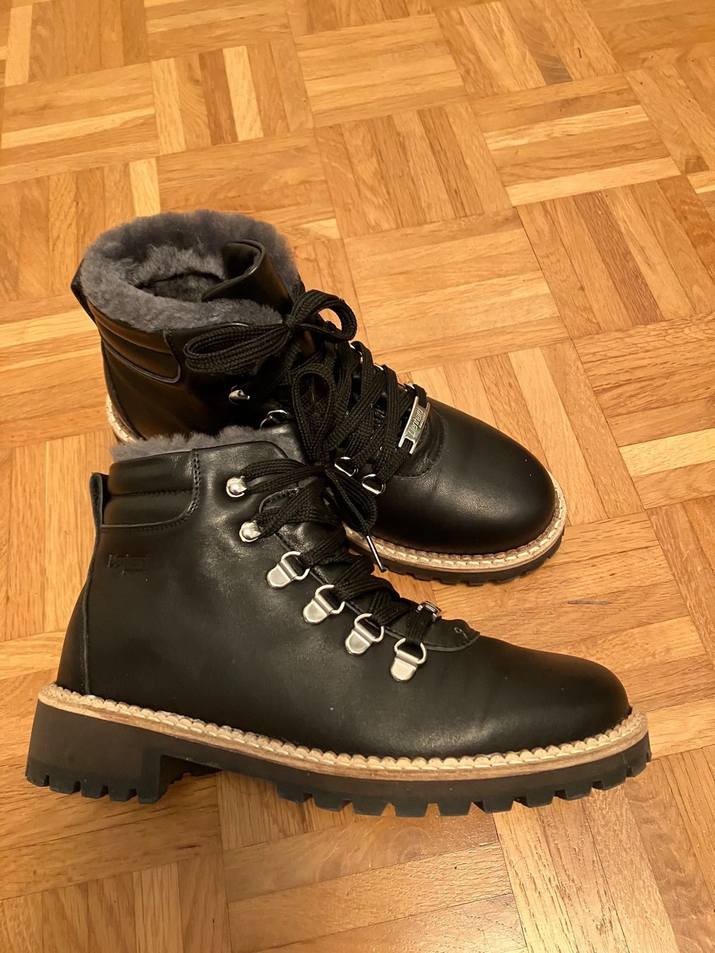 Damenschuhe: LIENHARD Winterbottine Gr.35 , eher 34, schwarz – Neu (gemäss Beschreibung) aus Luzern von Zauberbaum