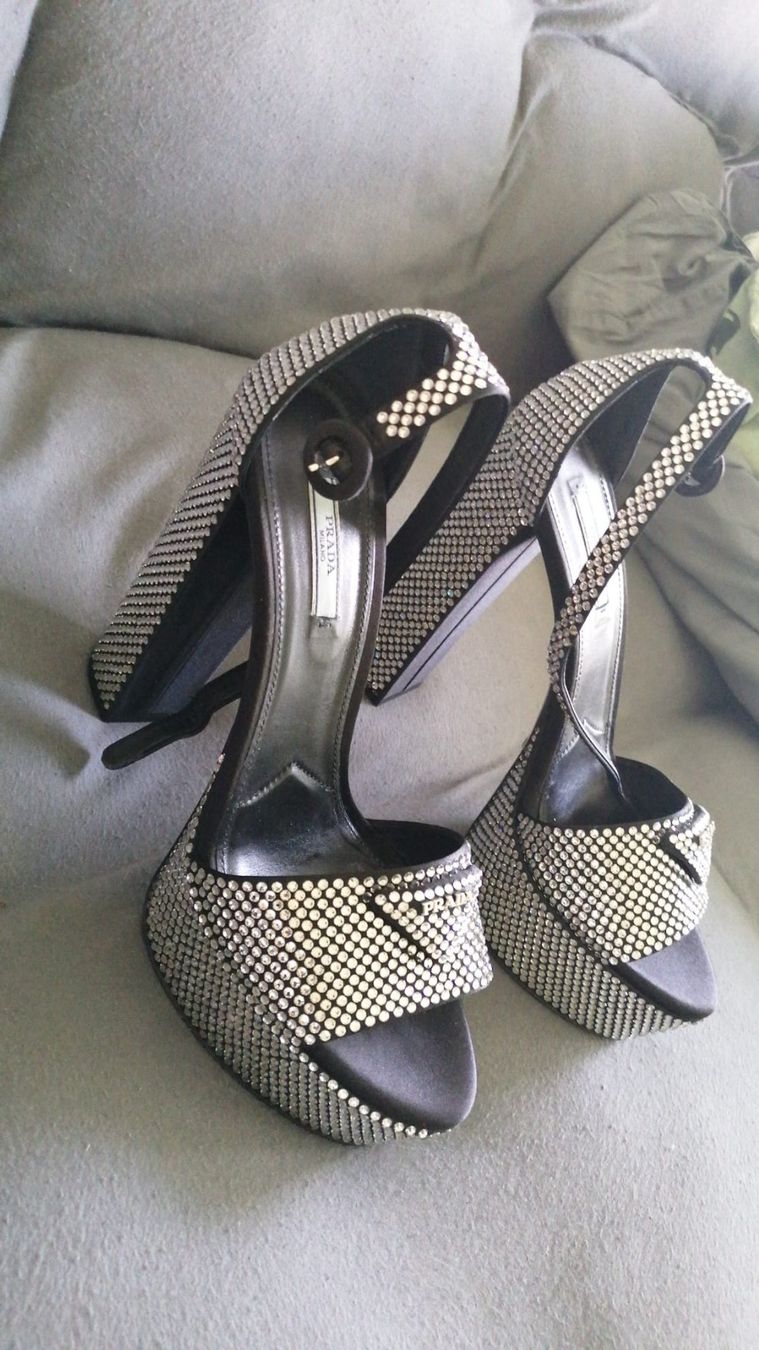 Prada Scarpe da donna: Prada Schuhe mit Strass, neuwertig, Gr.40 – Usato da Sargans venduto da ToeBee01