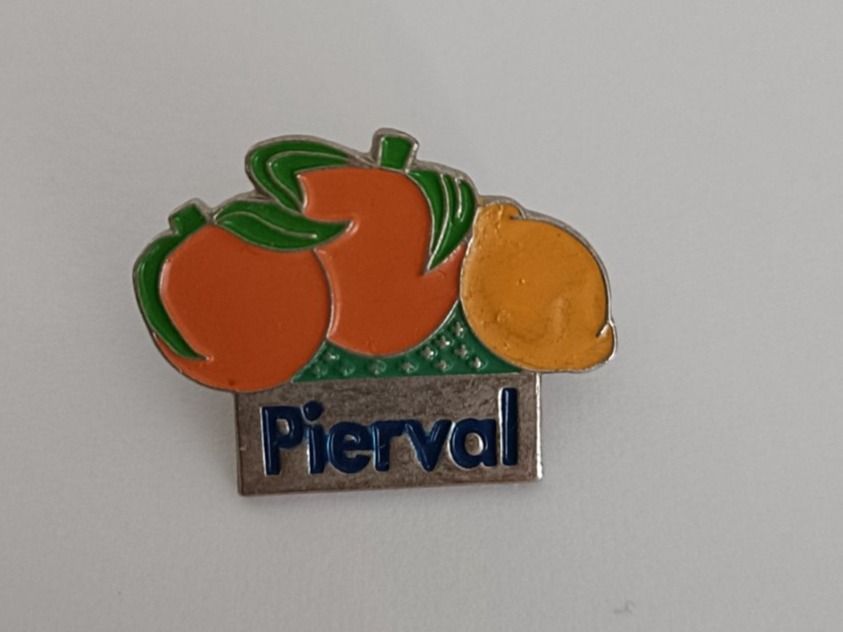 Plaketten & Abzeichen: Pin Pierval - Box 29 – Gebraucht aus Köniz von Pinscollect