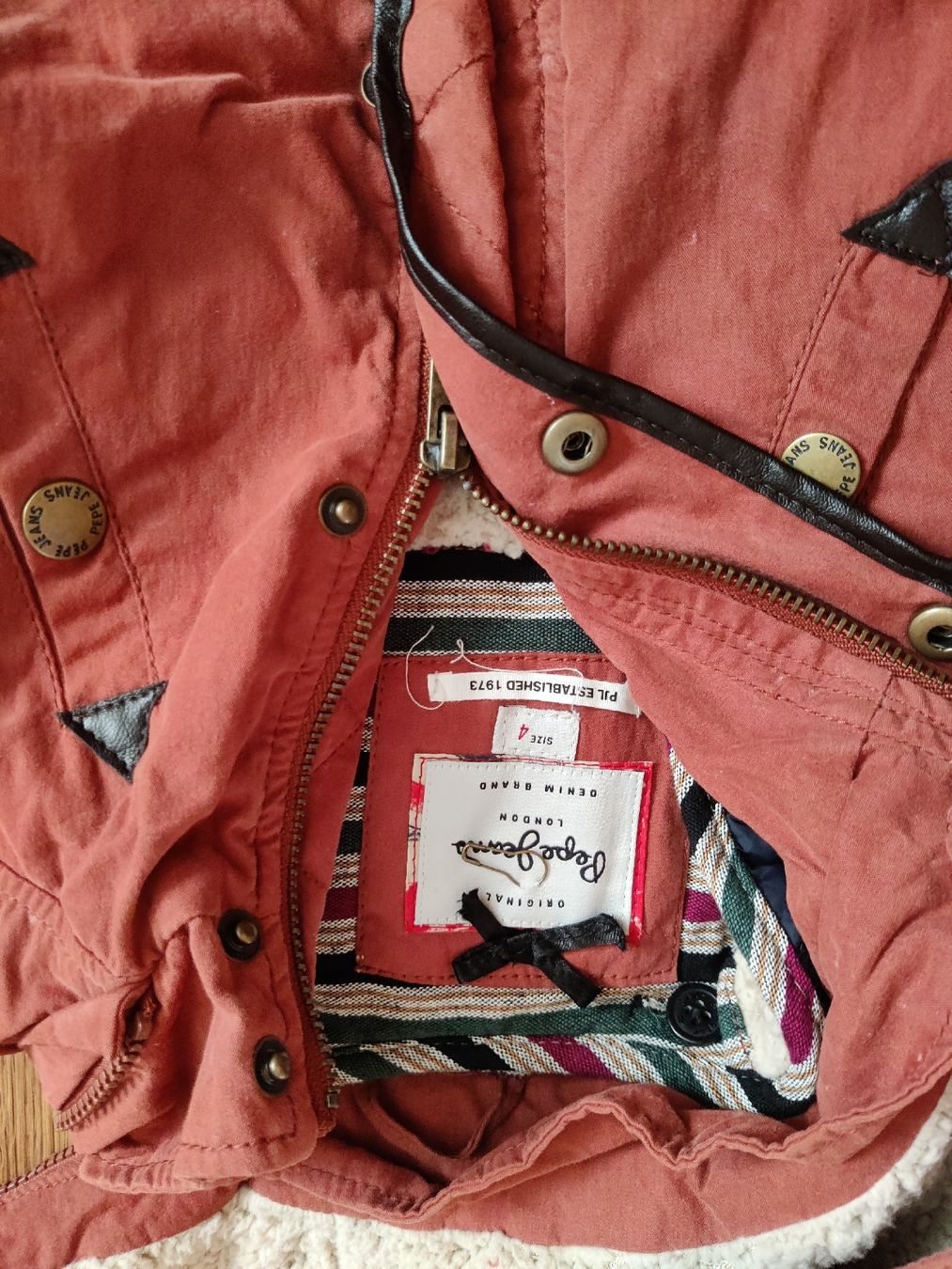 Pepe Jeans Jacken & Mäntel: Pepe Jeans kinderwinterjacke Gr.4j – Gebraucht aus Ostermundigen von Louhdezd 4