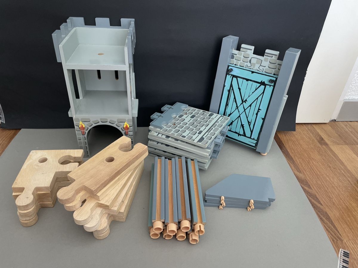 Spielzeuge: Holzritterburg EDIX Set le toyvan – Gebraucht aus Aesch BL von ell_8zv7 5