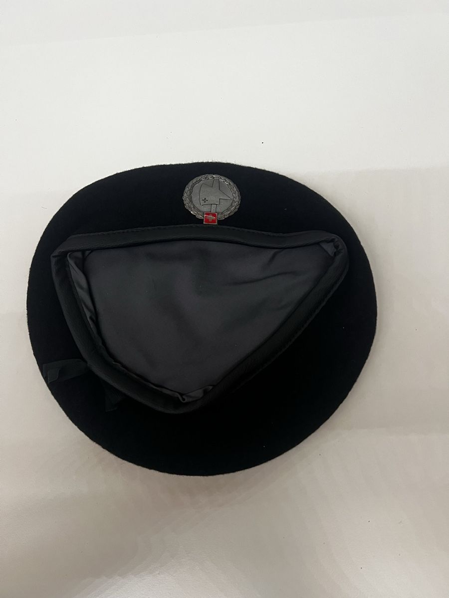 Armée suisse Chapeaux, bonnets & casquettes: Beret 95 schwarz – Neuf (Voir description) à Oberriet SG par Snens