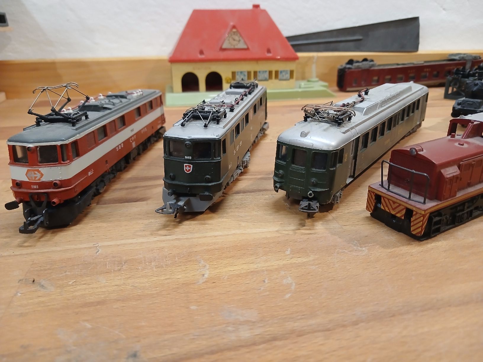 Lima Modelleisenbahnen: LIMA Rollmaterial und Geleise – Defekt aus Gwatt (Thun) von Sebirt 3