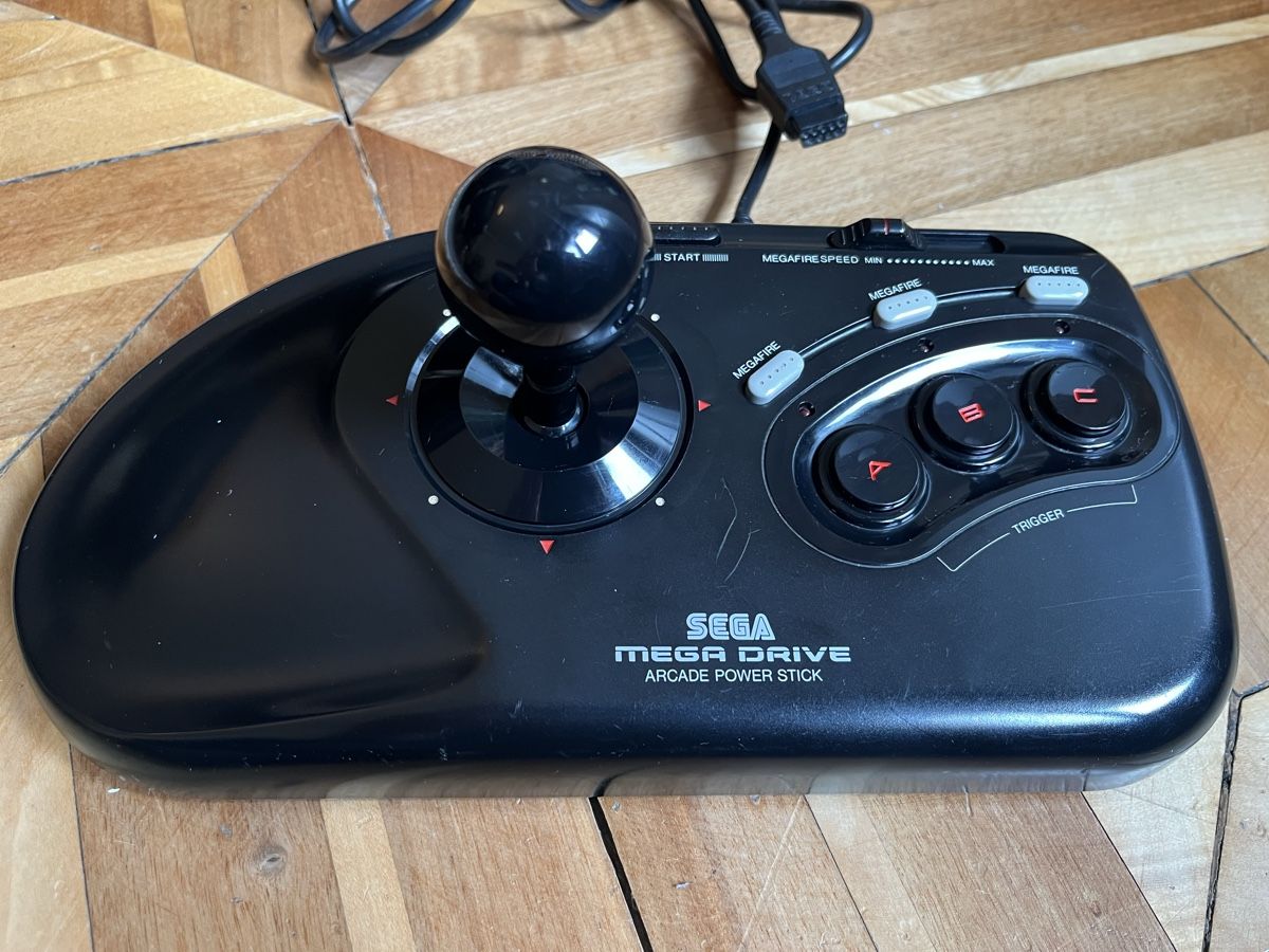 Controller: Sega Mega Drive Arcade Power Stick – Usato da Neuchâtel venduto da crapignol