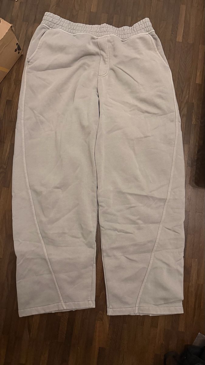 Bershka Pantaloni: Bershka Jogger Size L – Usato da Chur venduto da sil_v7n6